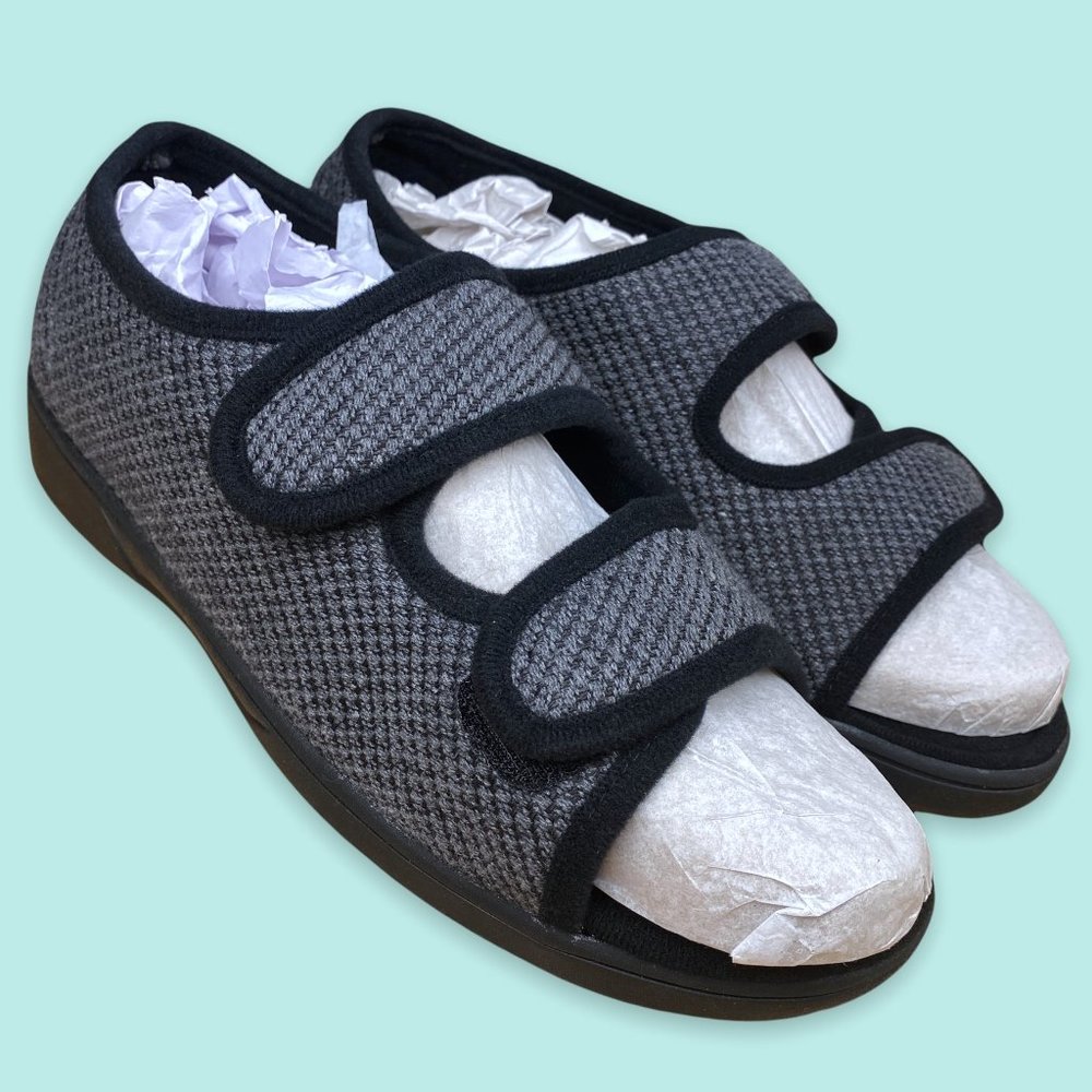 NWT Silvert's Adaptive Indoor/Outdoor Slipper Sandals